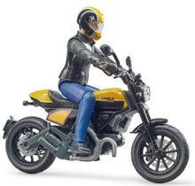 Motocykel Scrambler Ducati Cafe Racer s jazdcom 2