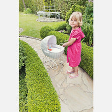 Prútený kočík pre bábiky biely