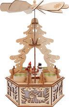 Drevený svietnik stromček pyramída