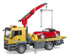 Nákladné auto MAN odtahovka s osobným autom 4