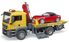 Nákladné auto MAN odtahovka s osobným autom 2