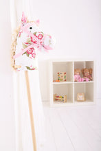 Ružový kôň na tyči 2