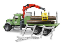 Nákladné auto MACK Granit prepravník dreva 2