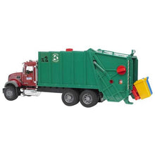 Nákladné auto MACK Granit smetiar zelený 2