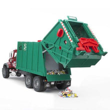 Nákladné auto MACK Granit smetiar zelený 4
