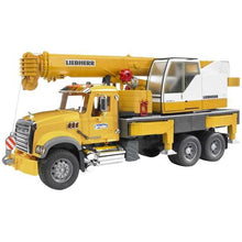 Nákladné auto MACK Granit žeriav LIEBHERR