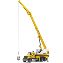 Nákladné auto MACK Granit žeriav LIEBHERR 4