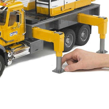 Nákladné auto MACK Granit žeriav LIEBHERR 3