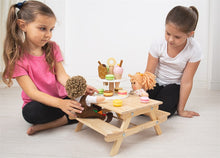 Drevená pikniková lavička pre bábiky 4