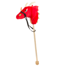 Červený dráčik na paličke