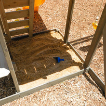 Drevené detské ihrisko so šmykľavkou a hojdačkami