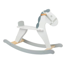 Hojdací koník v škandinávskom dizajne